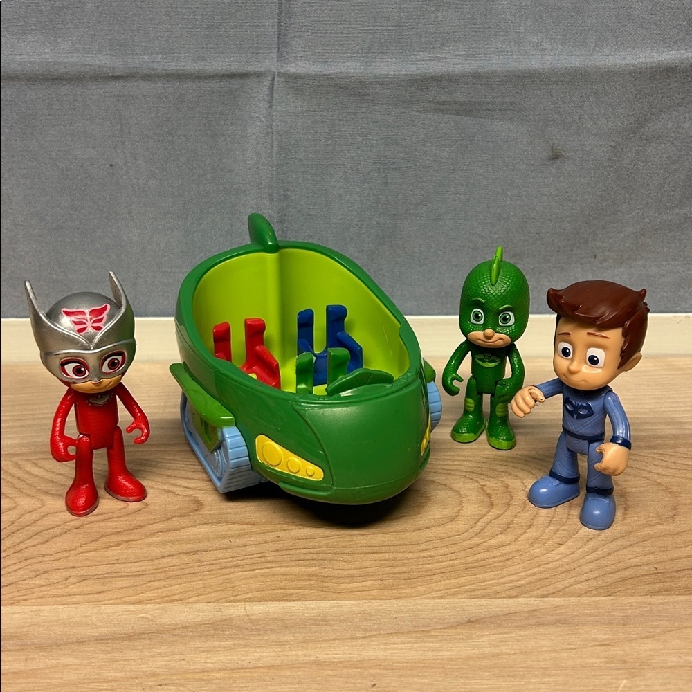 Pj Masks Lot of 3 Figures and Vehicles
